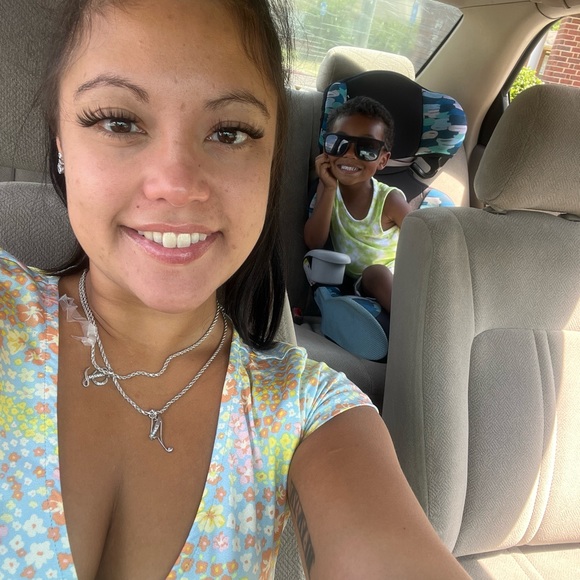 Meet your Posher, Melissa😘 - Picture 3 of 3